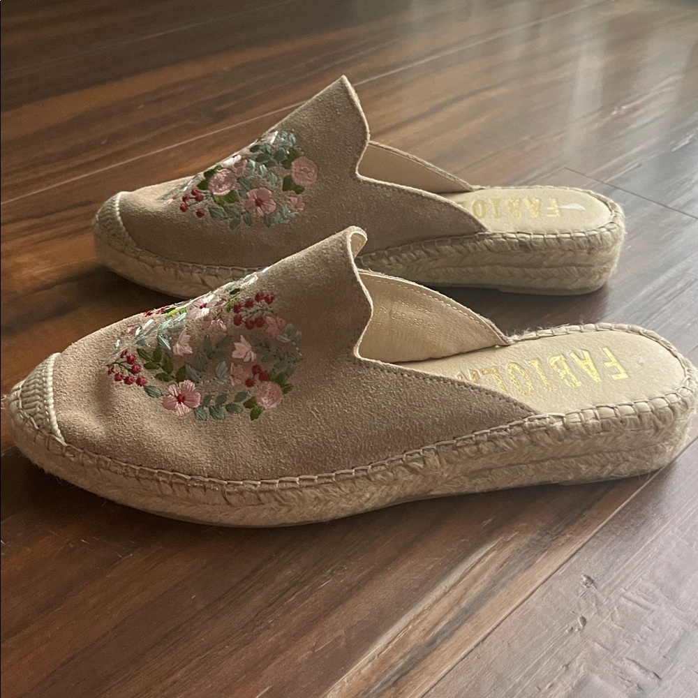 New FABIOLAS Suede Floral Embroidered Espadrille Wedge Mules